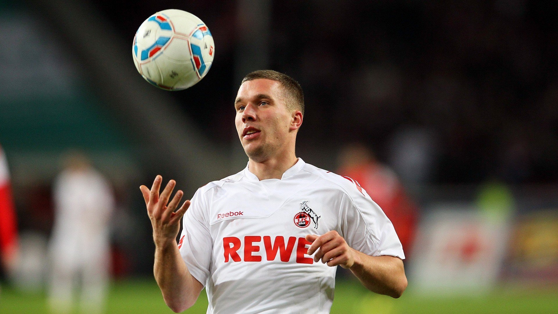 九游（jiuyou.com）游戏-拜仁锋线新星油门闪耀，未来超级巨星已现端倪，拜仁神锋